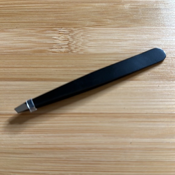 2/$20 • Giorgio Armani Angled Tweezers - Picture 3 of 3